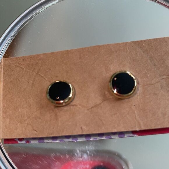 Two gold tone & black round tuxedo shirt studs - Picture 2 of 4